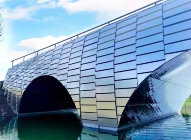 深入了解铝单板：一种理想的建筑装饰材料