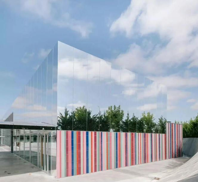 “消失”的墙面？——镜面铝板